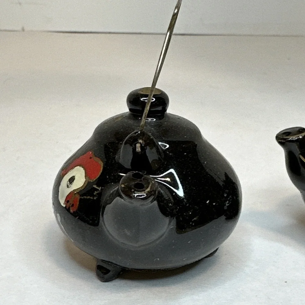 Tea Pot Salt & Pepper Shakers - Vintage Hand Painted Made in Japan